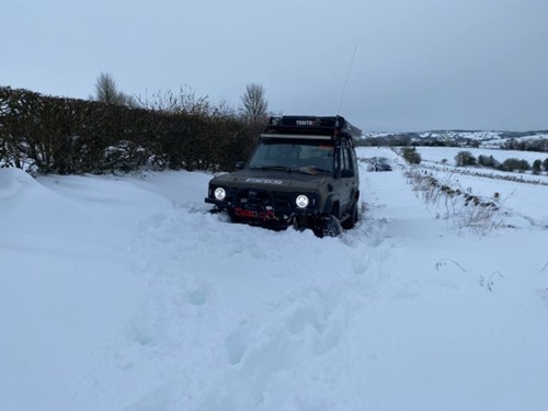 4x4 in the snow