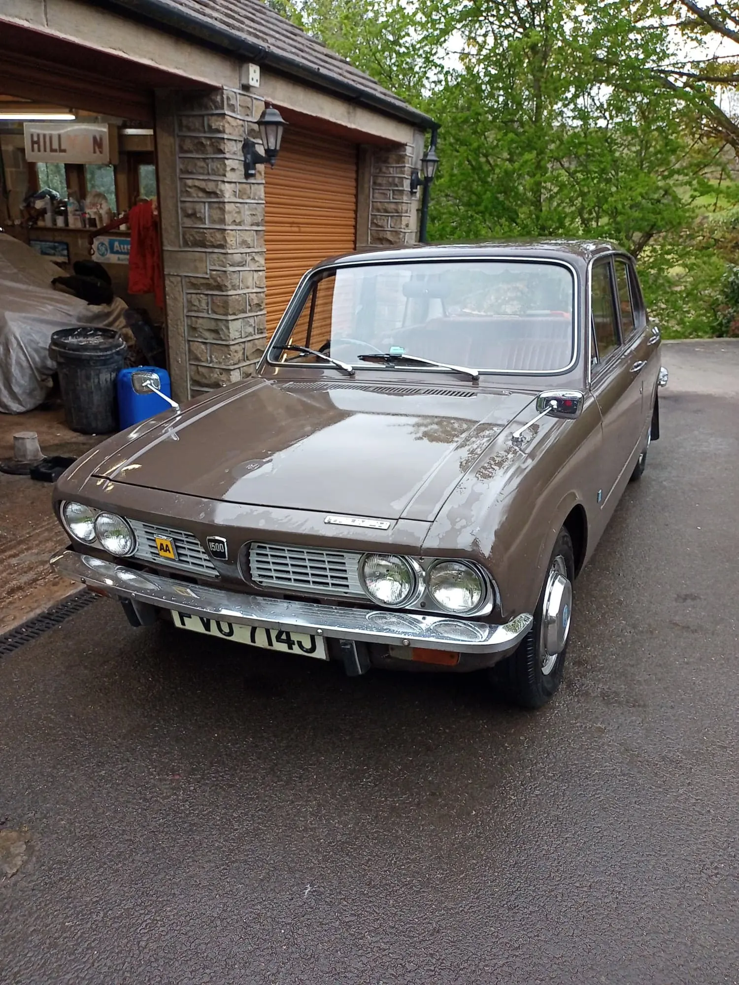 Brown Triumph 1500