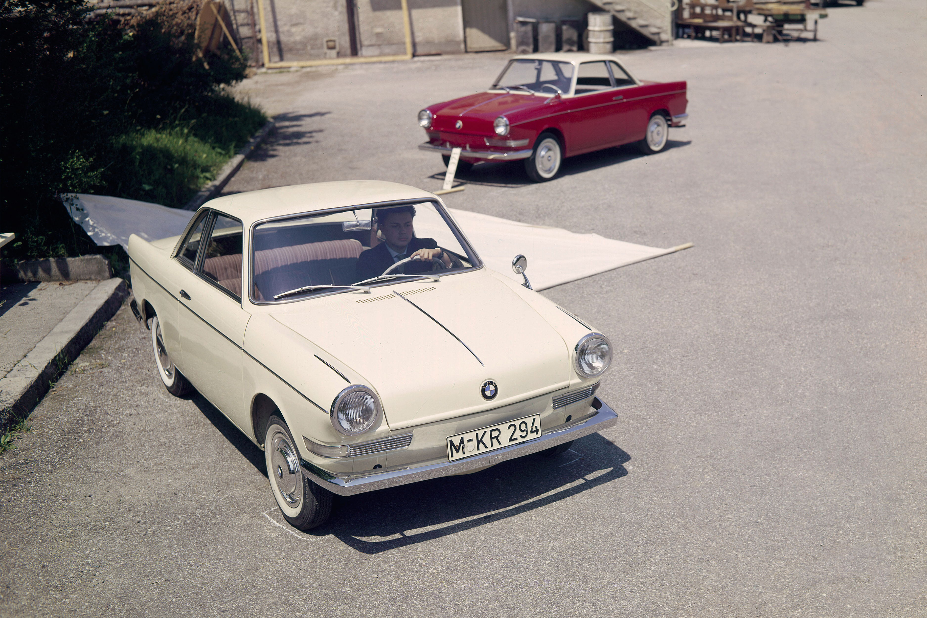 BMW 700 Car